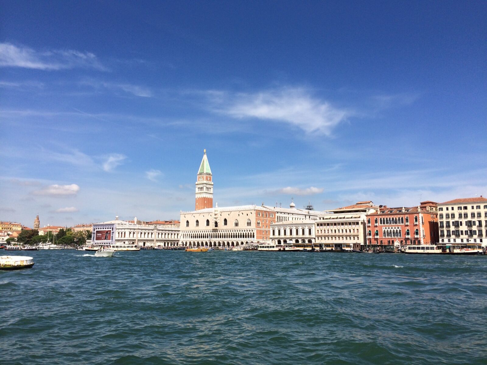 iPhone 5s back camera 4.12mm f/2.2 sample photo. Venice, doge's palace, channel photography