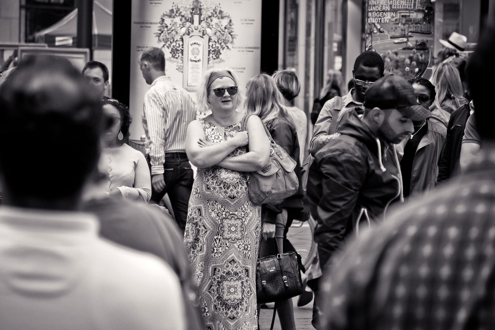Olympus OM-D E-M10 sample photo. Street photography, woman, urban photography