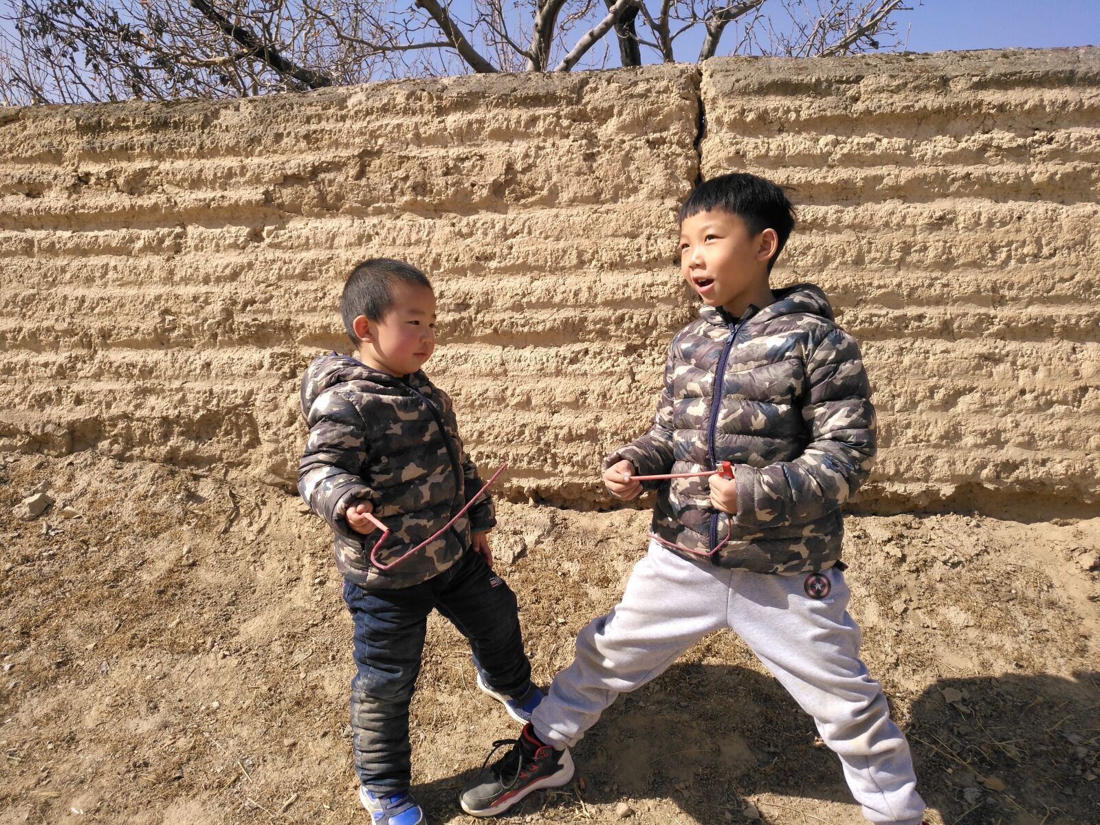 HUAWEI MLA-AL10 sample photo. Brothers, boy, in rural photography