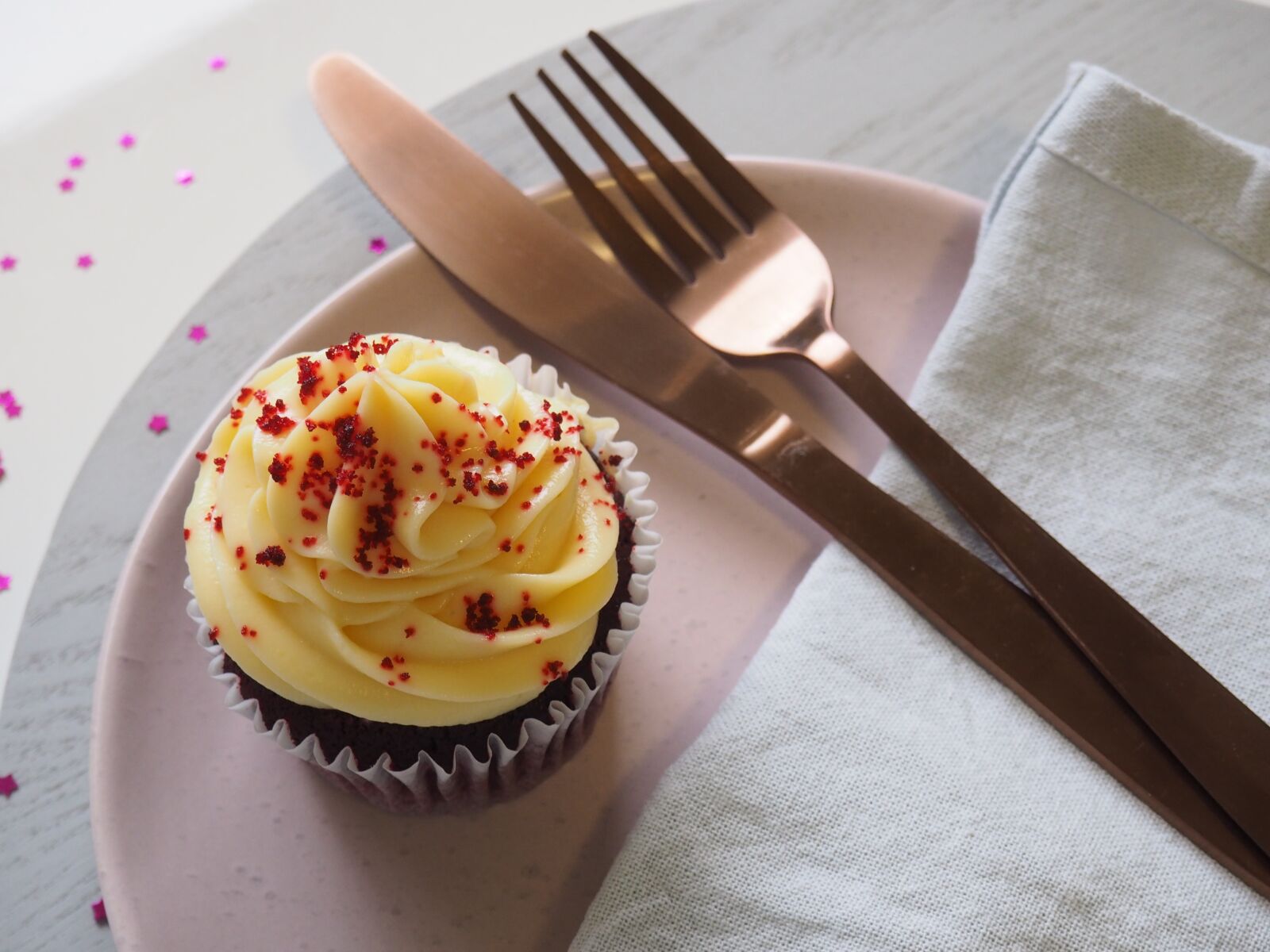 Olympus OM-D E-M10 II sample photo. Food, fork, sweet photography