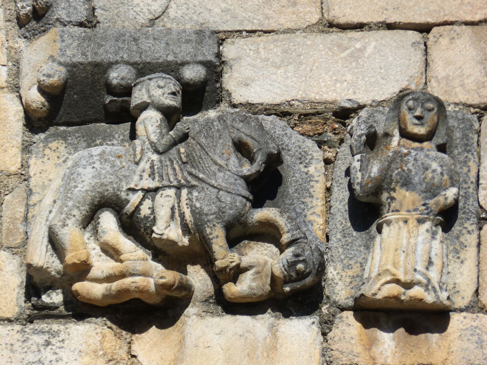Panasonic DMC-FZ62 sample photo. Church, relief, tredós photography
