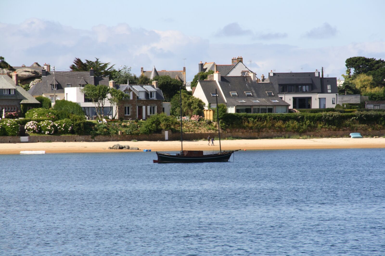 Canon EOS 1000D (EOS Digital Rebel XS / EOS Kiss F) sample photo. Brittany, pink granite coast photography