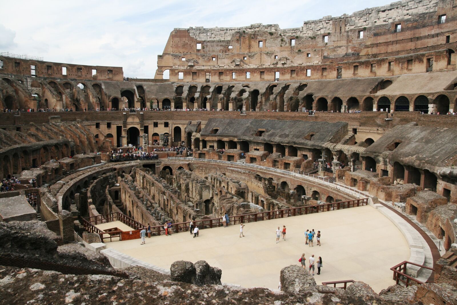 Canon EOS 400D (EOS Digital Rebel XTi / EOS Kiss Digital X) sample photo. Rome, colosseum, views photography