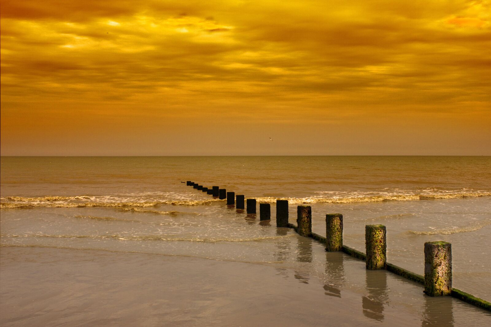 Canon EOS 550D (EOS Rebel T2i / EOS Kiss X4) sample photo. Beach, sunset, sky photography