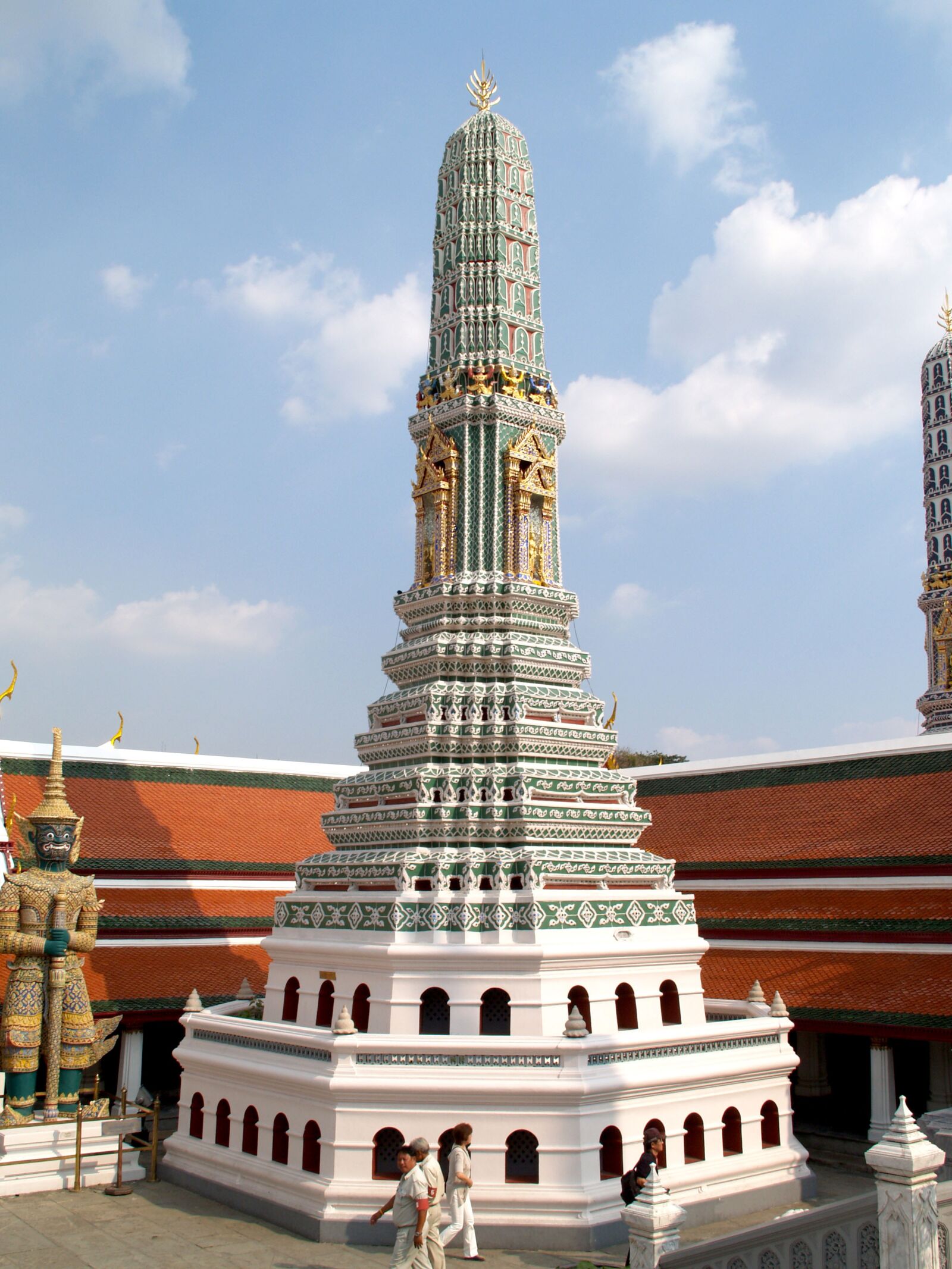 Olympus E-300 (EVOLT E-300) sample photo. Bangkok, grand, wat photography