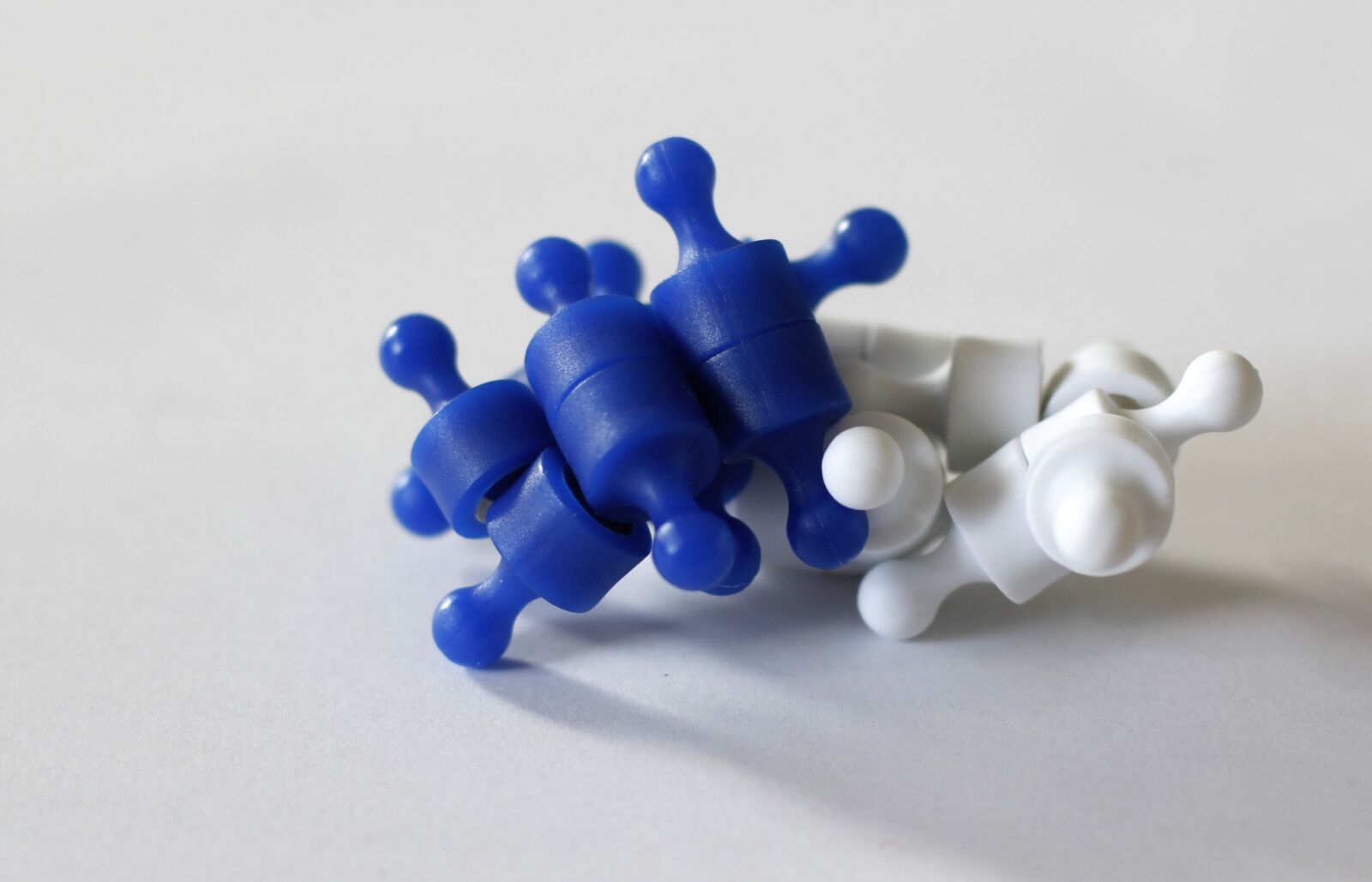 Canon EOS 60D + Canon EF 50mm F1.4 USM sample photo. Magnets, blue, white photography
