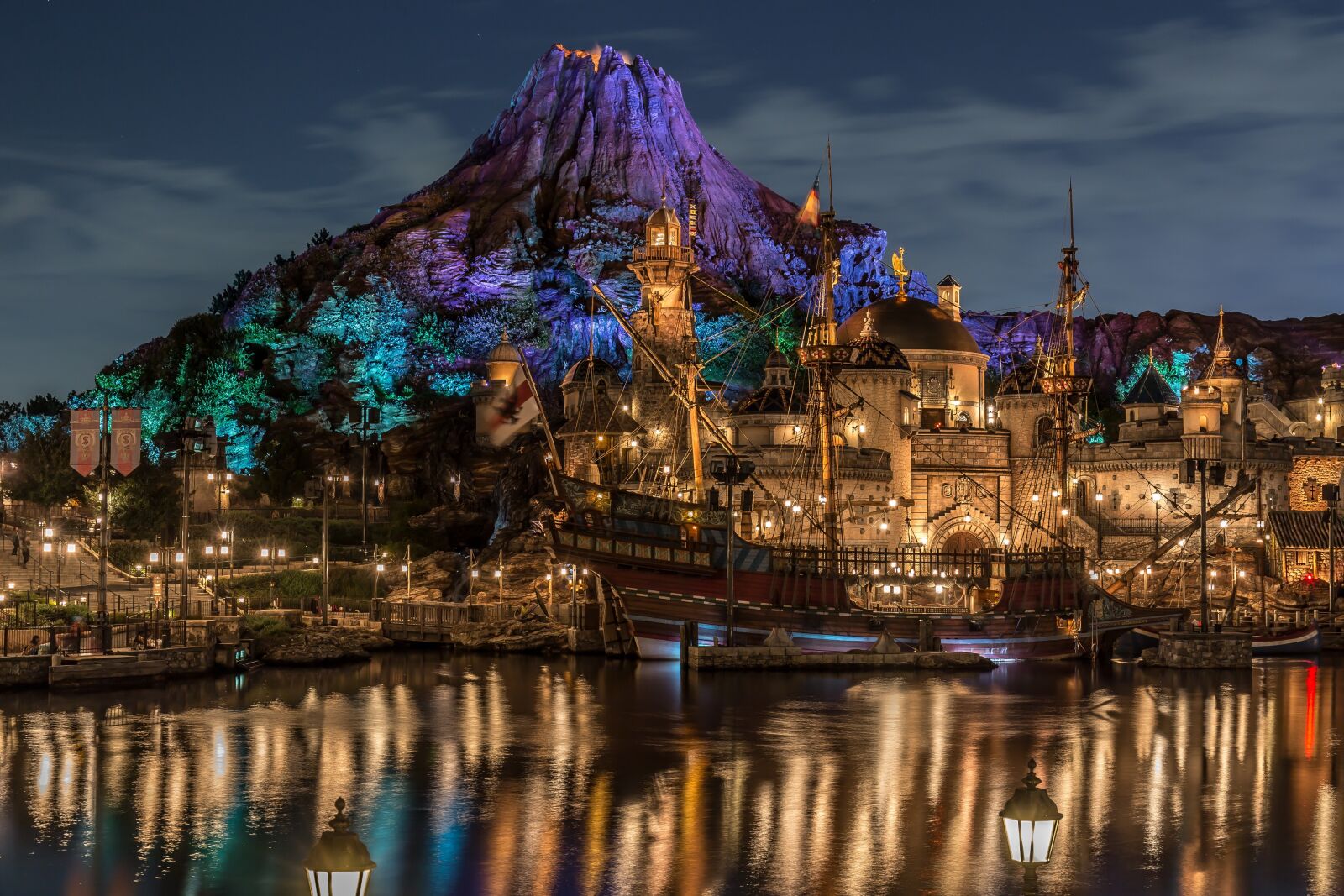 Canon EF 24-70mm F4L IS USM sample photo. Disney, disney sea, night photography