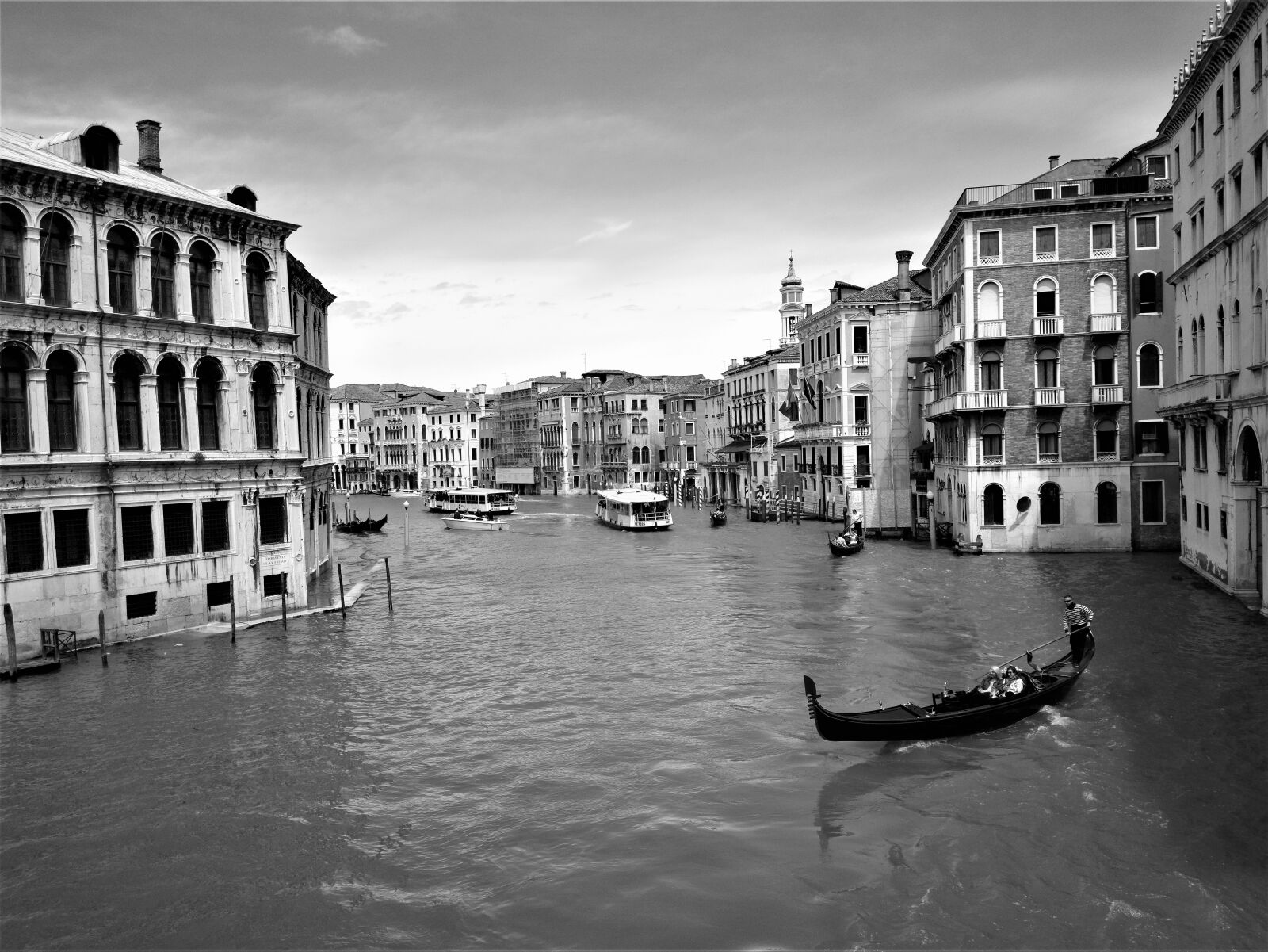 Nokia 808 PureView sample photo. Gondola, channel, venice photography