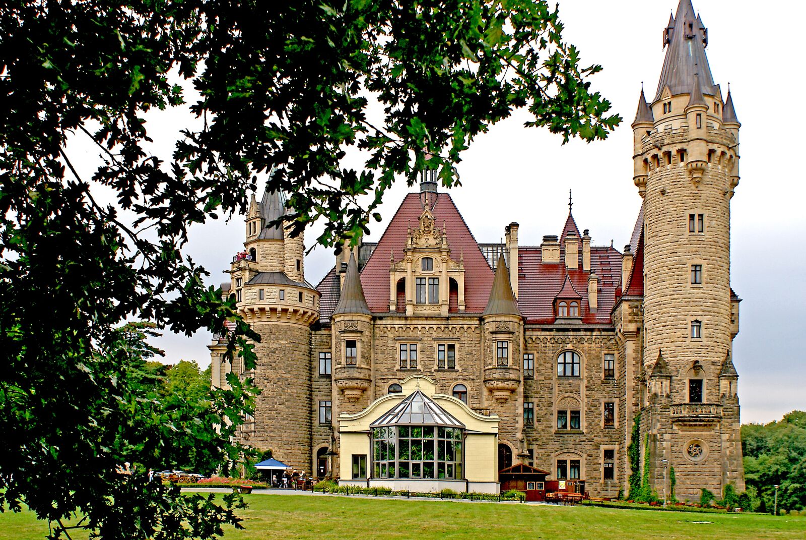 Sony Alpha DSLR-A100 sample photo. Scrotum, castle, property photography