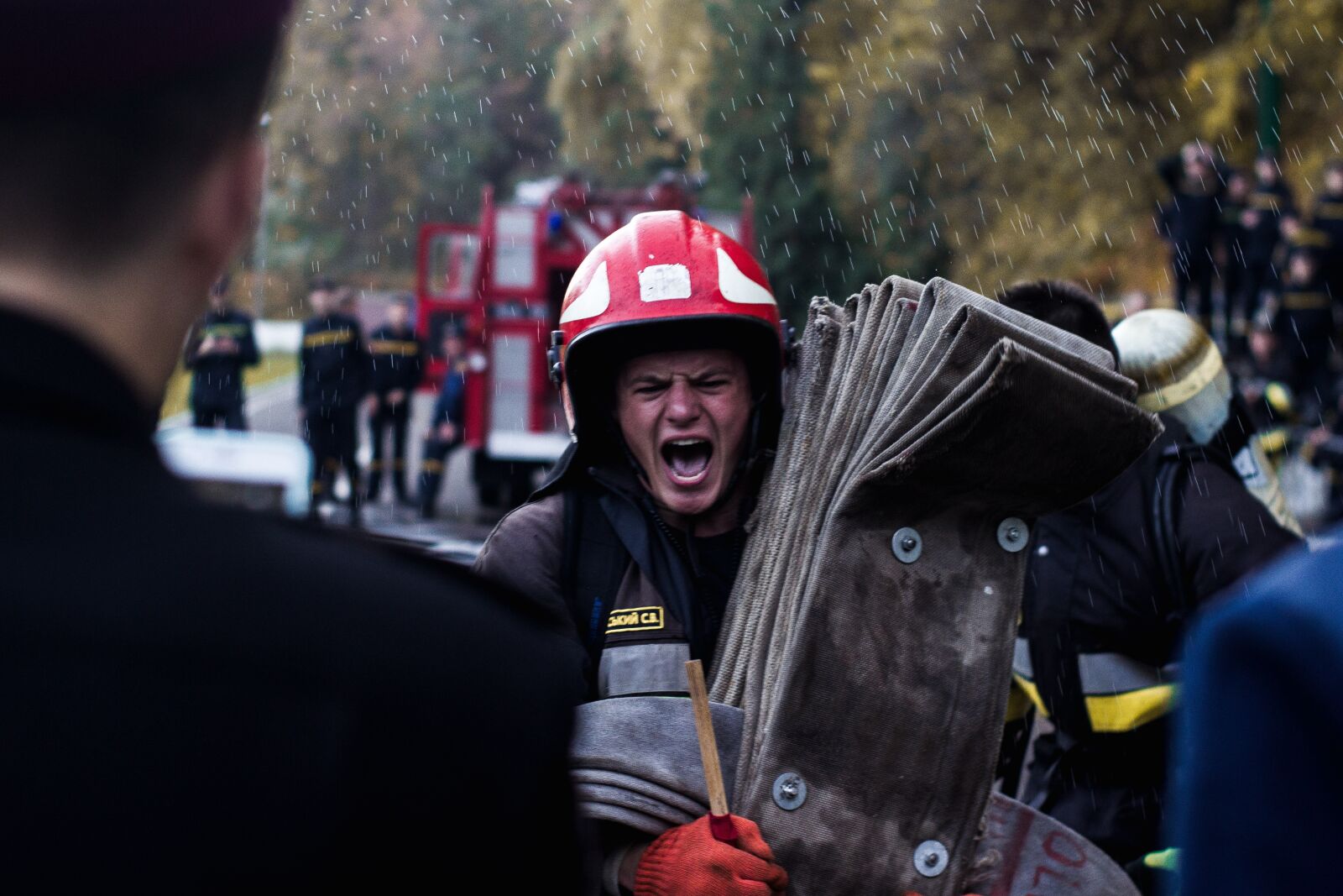 Canon EOS 600D (Rebel EOS T3i / EOS Kiss X5) sample photo. Fireman, hardworking, fire photography