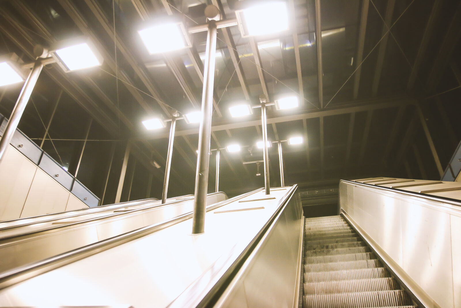Canon EOS 70D sample photo. Architecture, ceiling, empty, escalator photography
