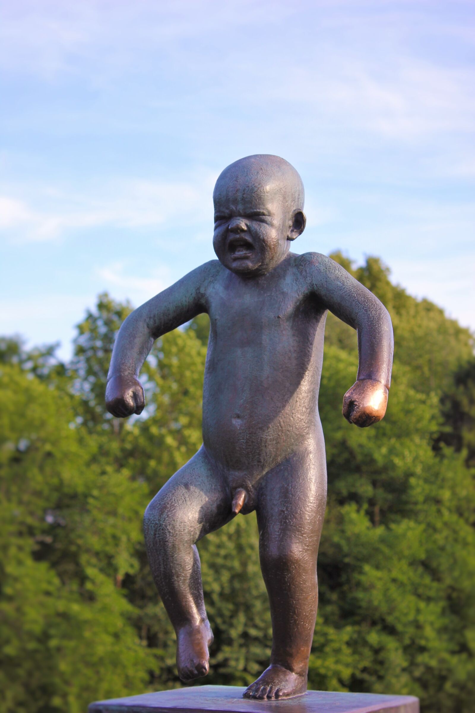Canon EOS 550D (EOS Rebel T2i / EOS Kiss X4) sample photo. Child, sculpture, statue photography
