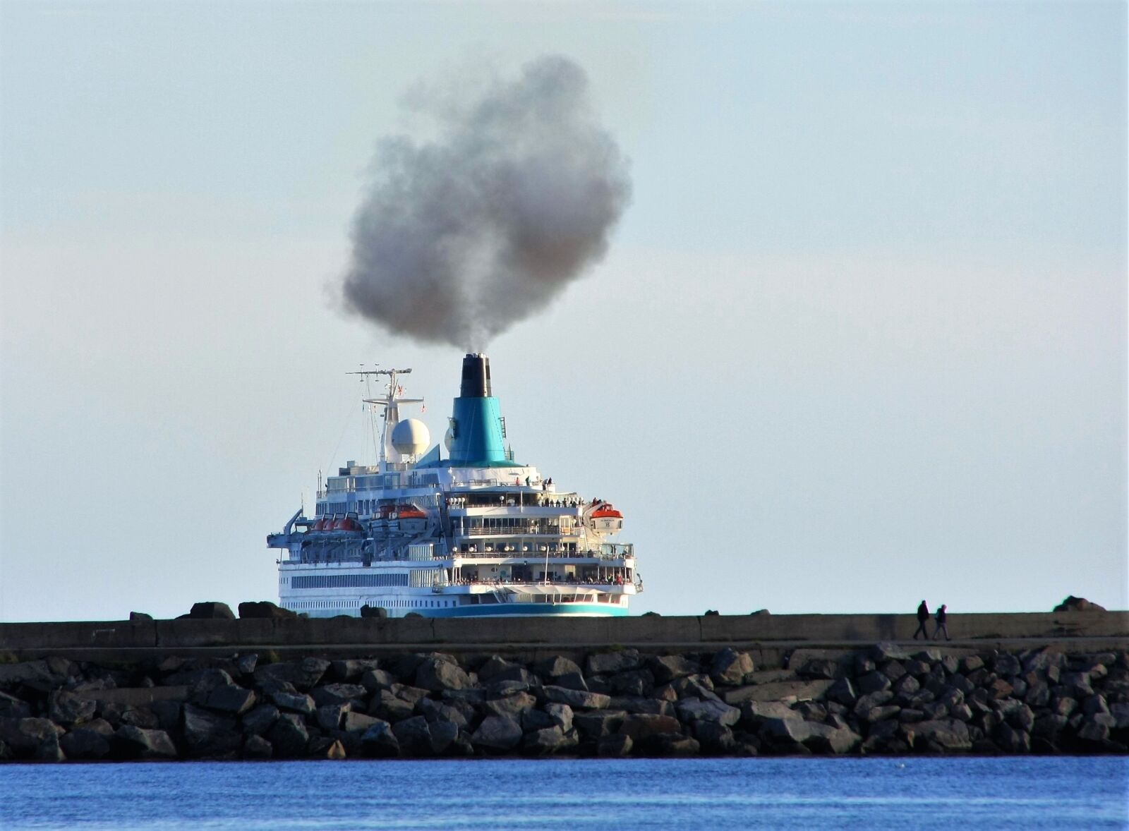 Canon EOS 40D sample photo. Fine dust, cruise ship photography