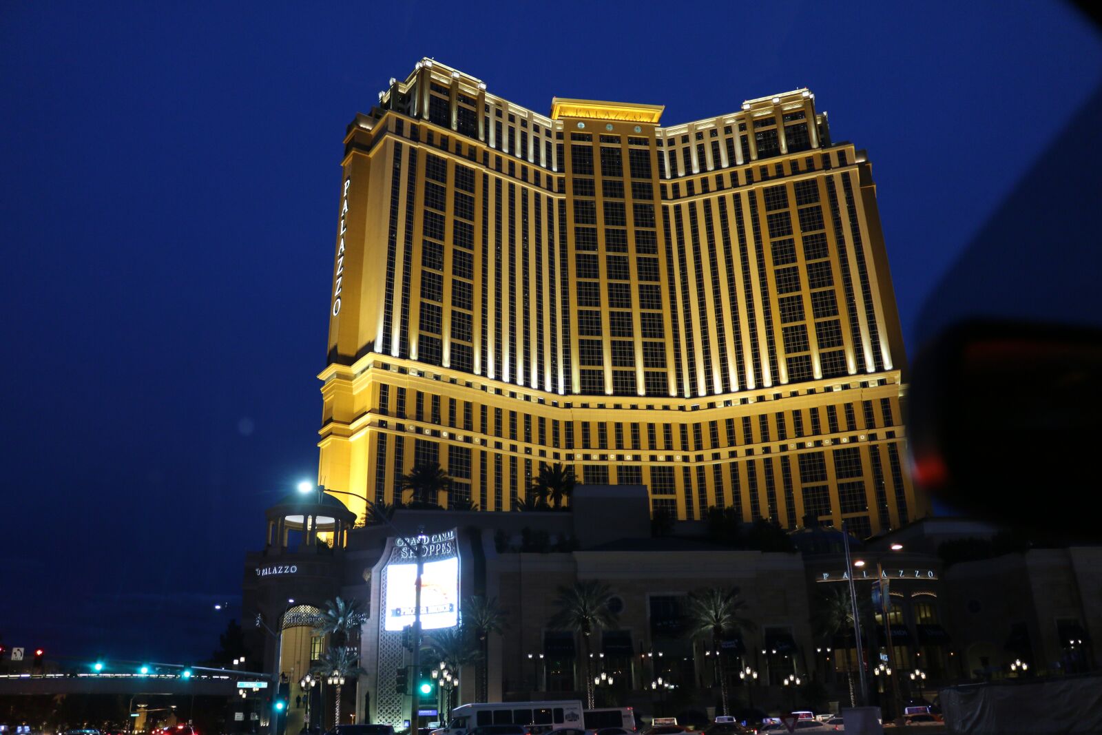 Canon EOS 70D sample photo. Las vegas, hotel, architecture photography