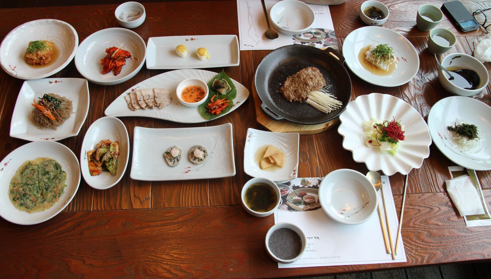 Canon EF-S 18-200mm F3.5-5.6 IS sample photo. Traditional korean meal, to photography