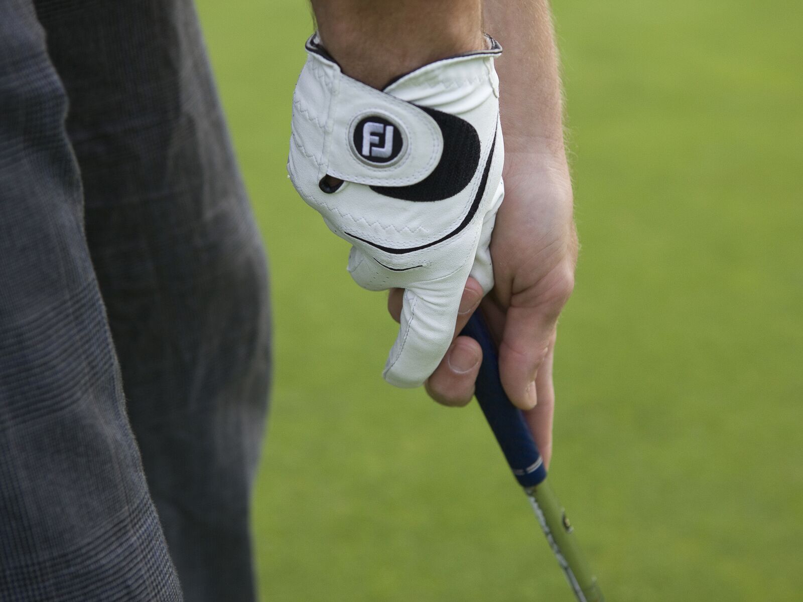 Canon EOS 5D Mark II sample photo. Golf, sports, glove photography