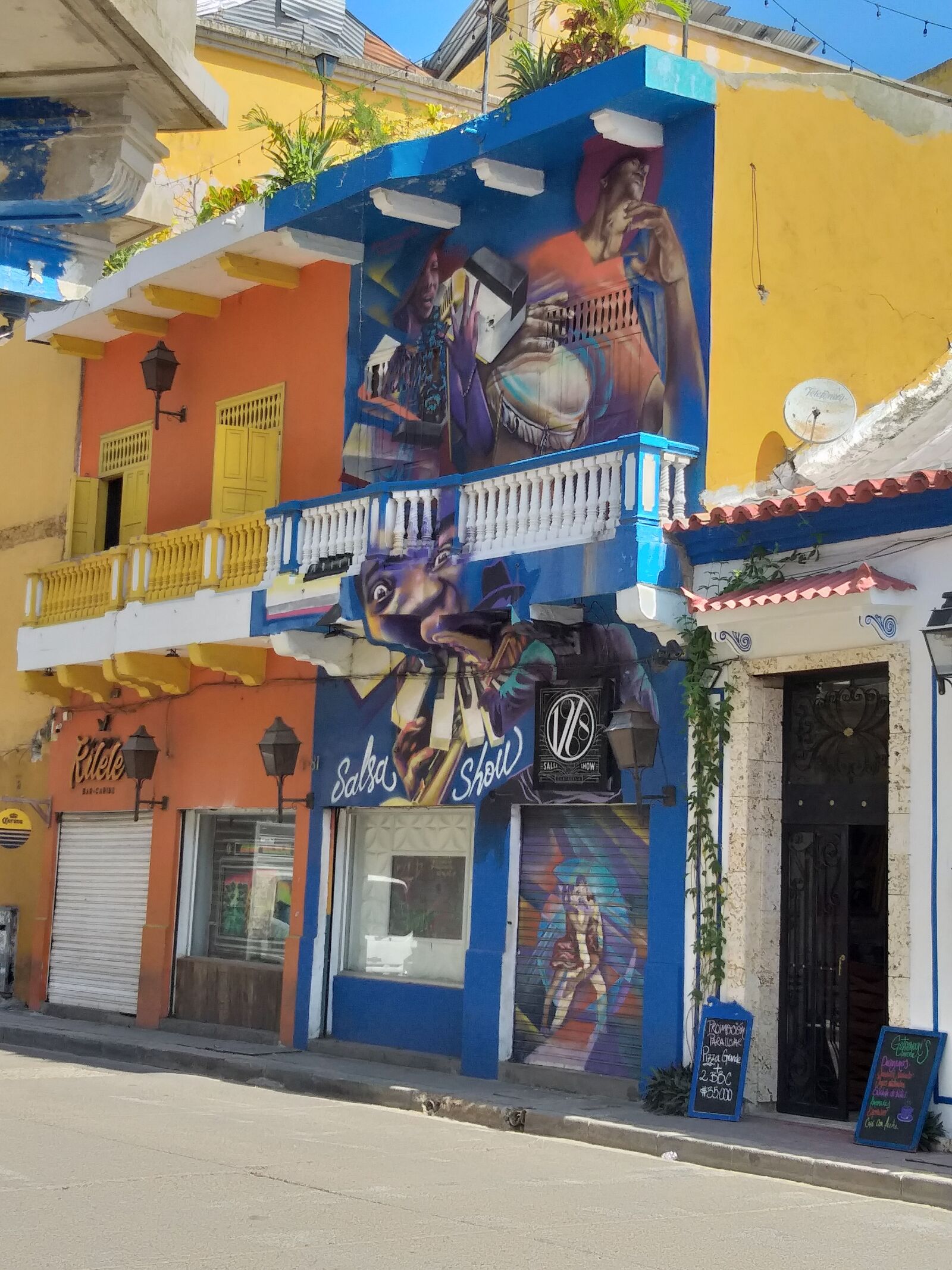Samsung Galaxy A6+ sample photo. Mural art stico, en photography
