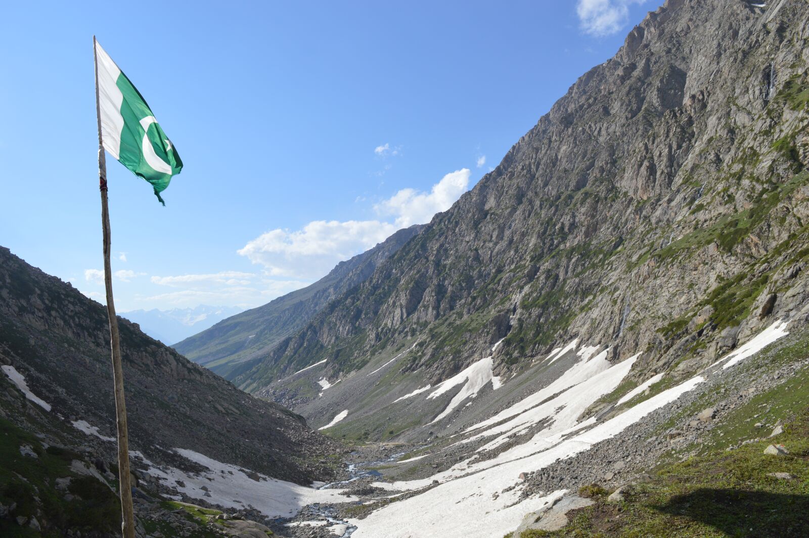 Nikon D3200 sample photo. Flag, pakistan, kumrat photography