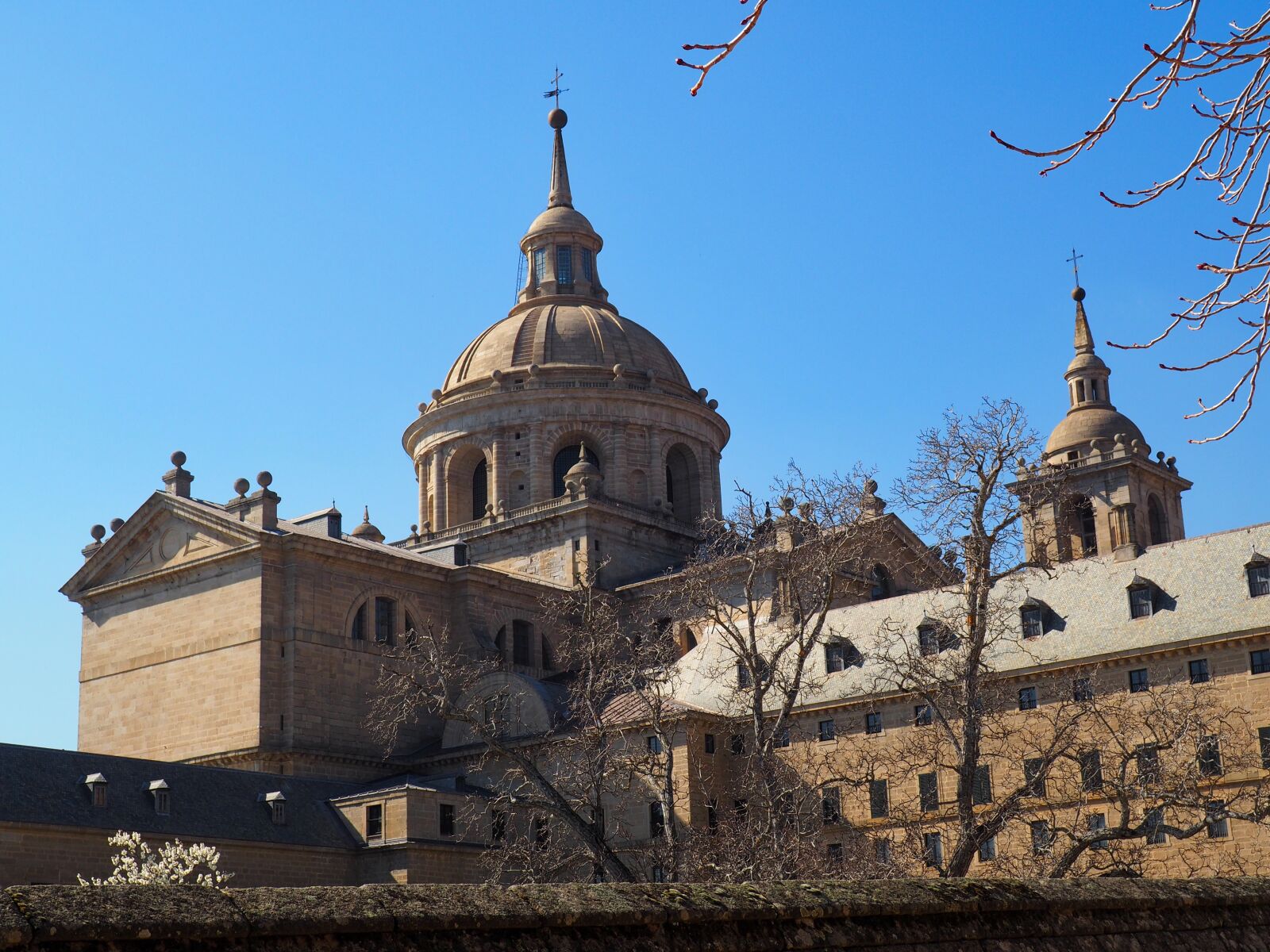 Olympus OM-D E-M10 II sample photo. Mosteiro do escorial, spain photography