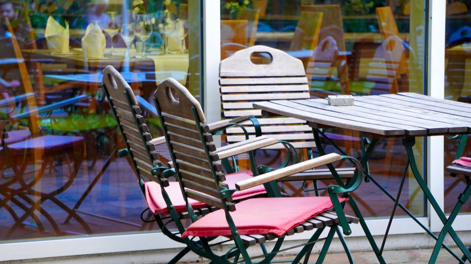 Sony E 55-210mm F4.5-6.3 OSS sample photo. Beer garden, table, chairs photography