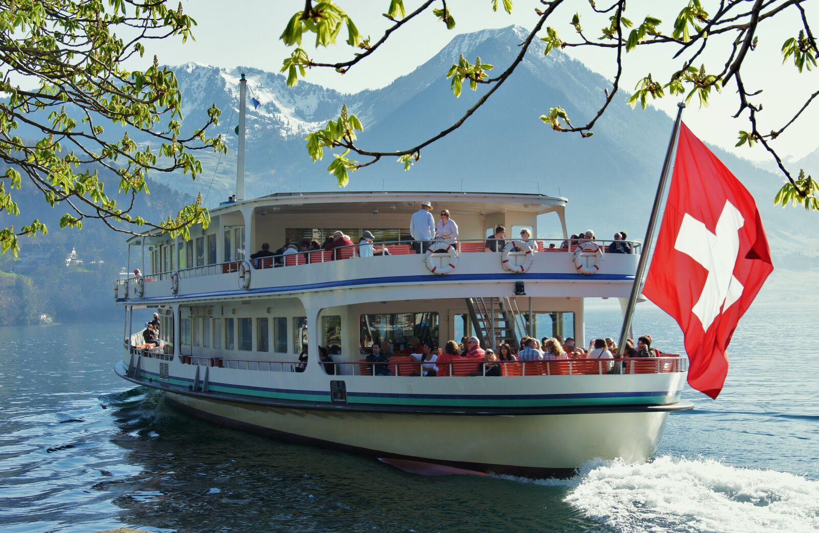 Sony Alpha DSLR-A550 sample photo. Lake lucerne region, ship photography