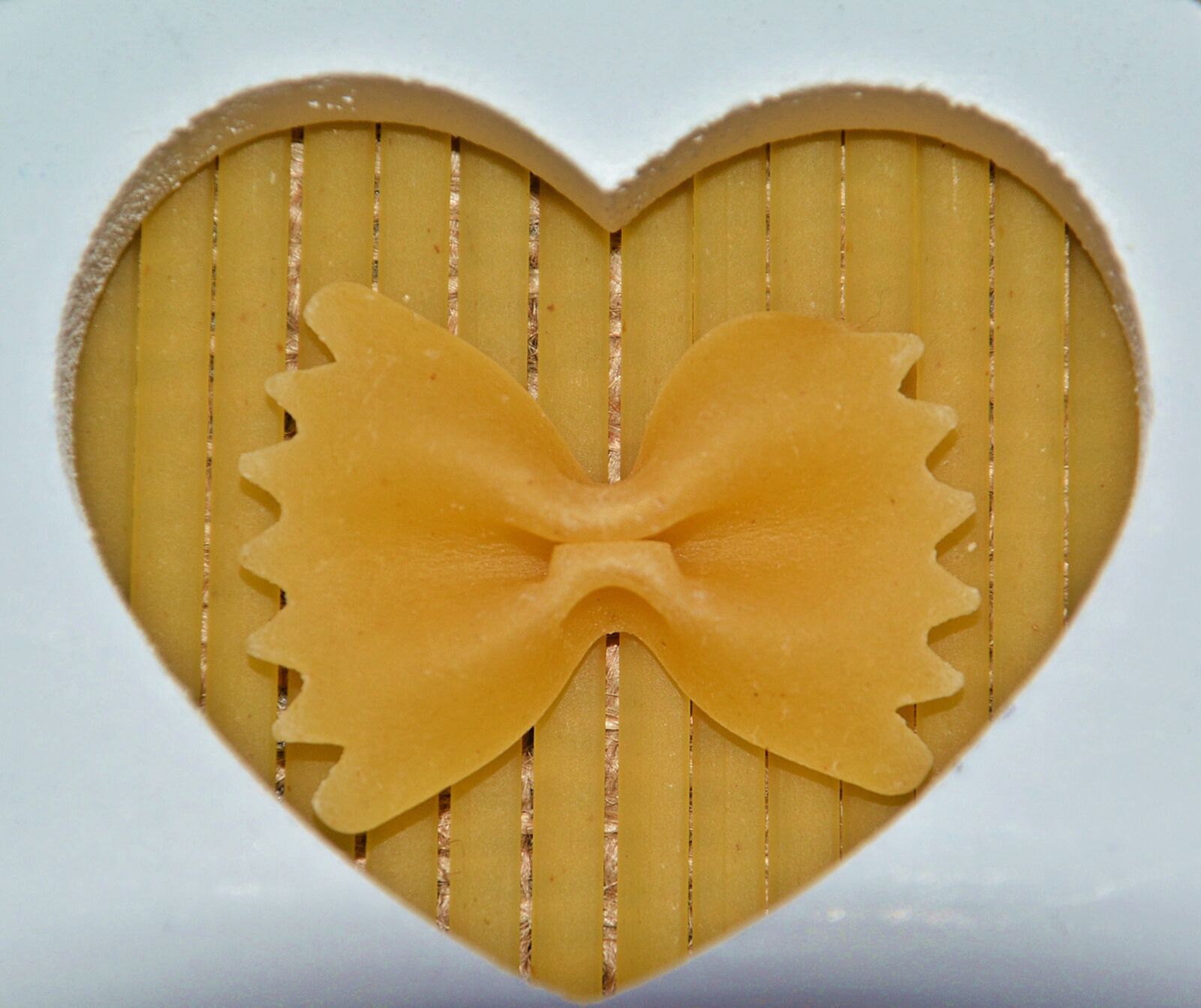 Nikon D7100 sample photo. Pasta, bow, heart photography