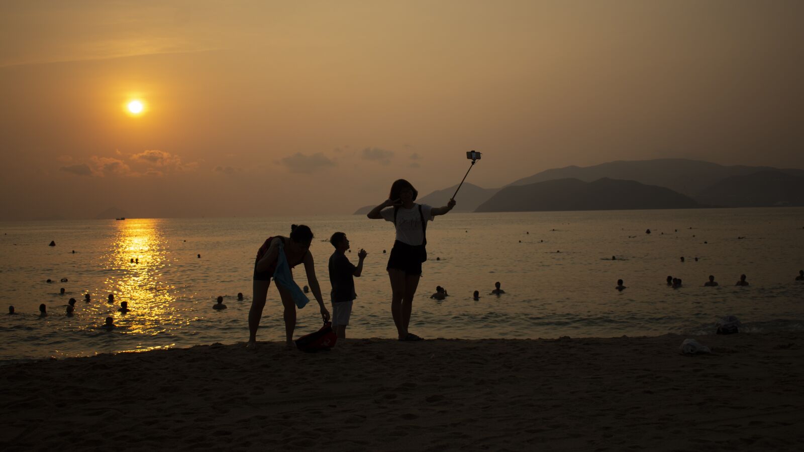 Nikon D7200 sample photo. Sunrise, beach, sea photography