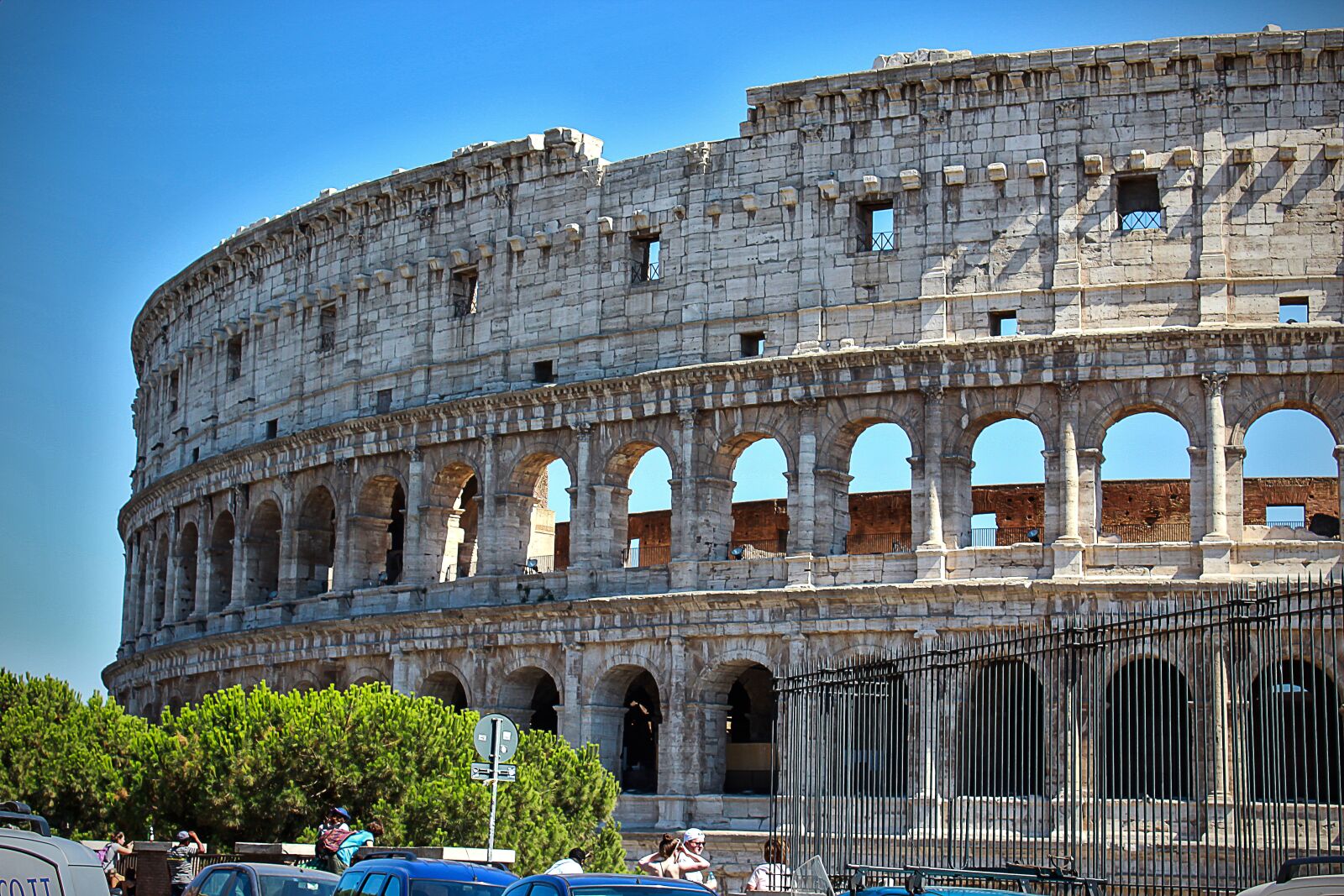 Canon EOS 1300D (EOS Rebel T6 / EOS Kiss X80) sample photo. Colosseum, rome, tourism photography