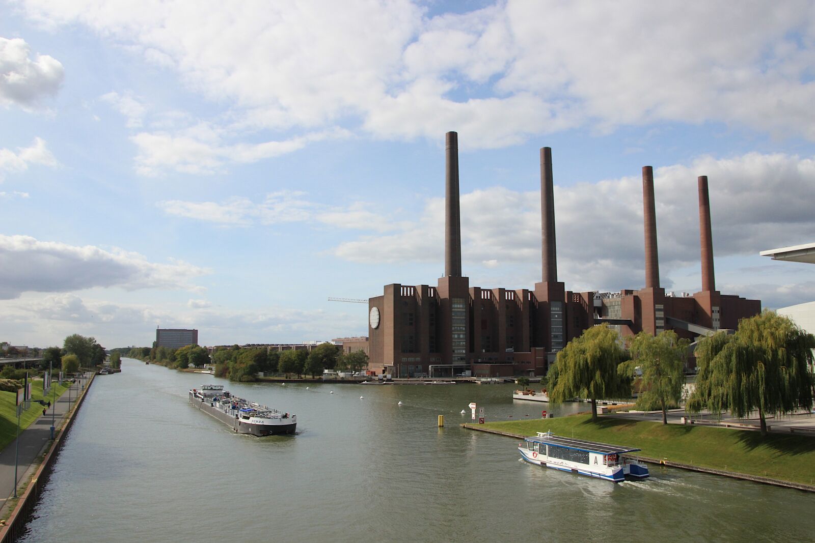 Canon EOS 600D (Rebel EOS T3i / EOS Kiss X5) sample photo. Wolfsburg, old power plant photography