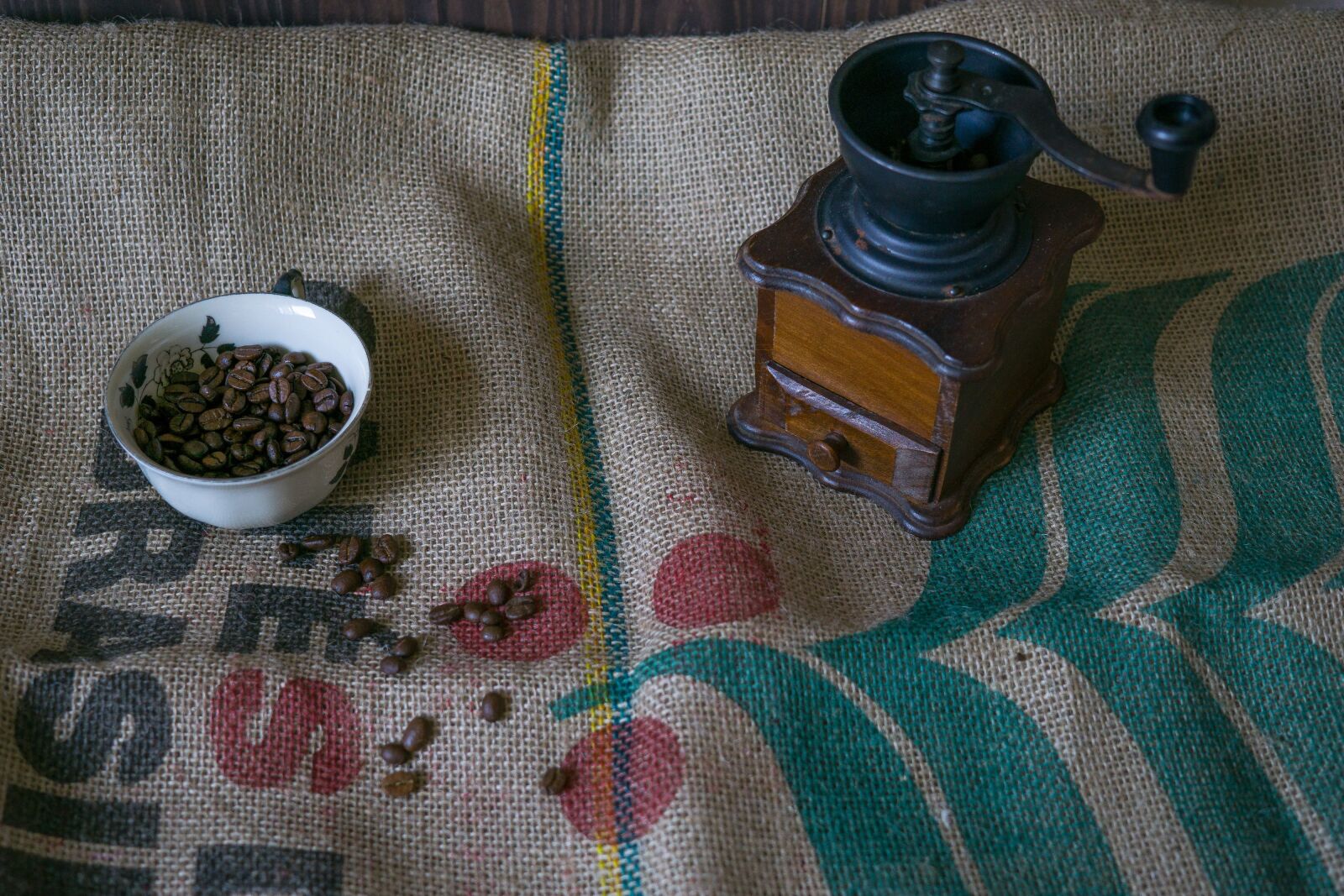 Sony a6000 + Sigma 30mm F2.8 EX DN sample photo. Coffee, coffee beans, grain photography