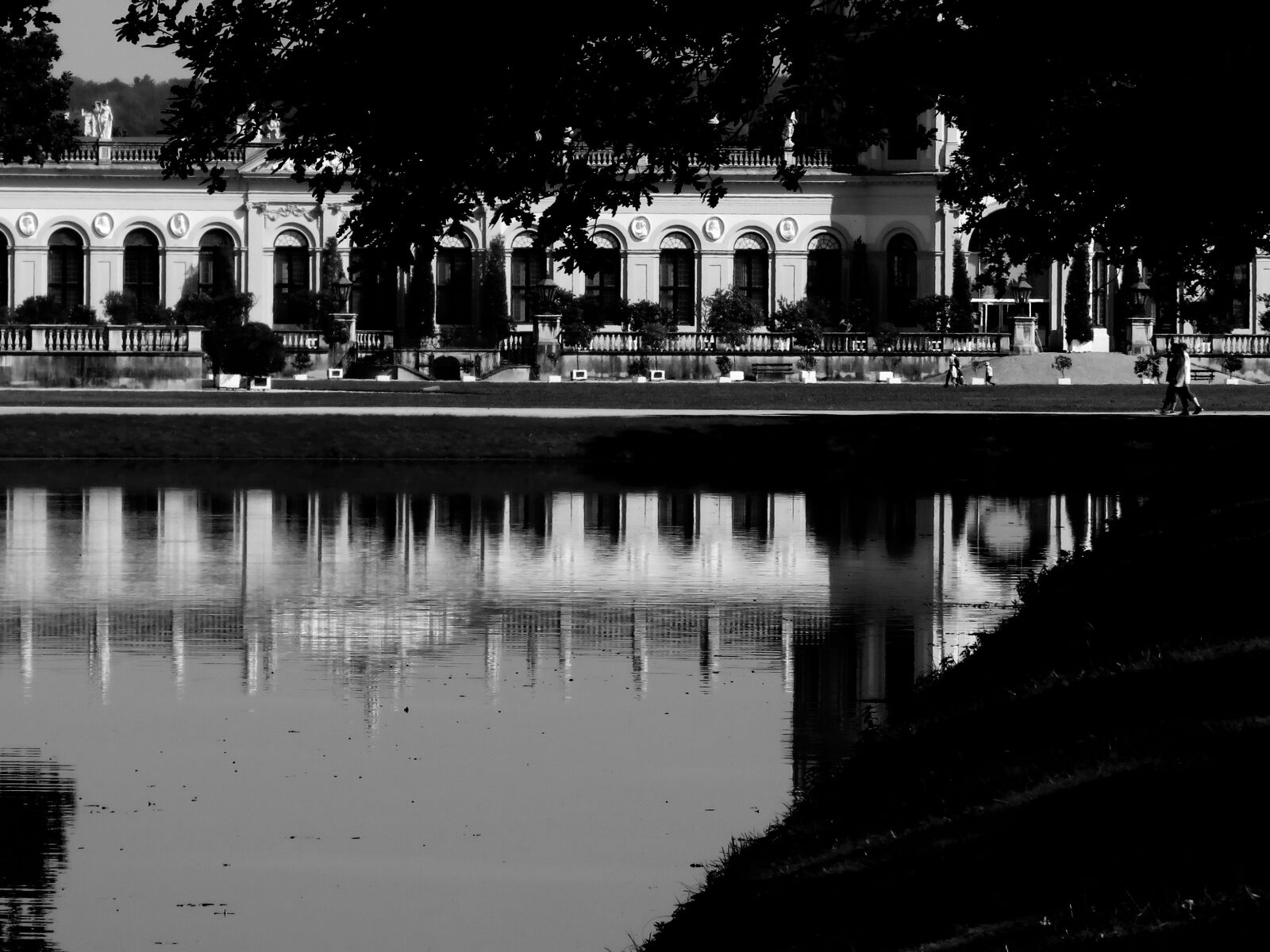 Canon PowerShot SX60 HS sample photo. Karlsaue, orangery, black and photography