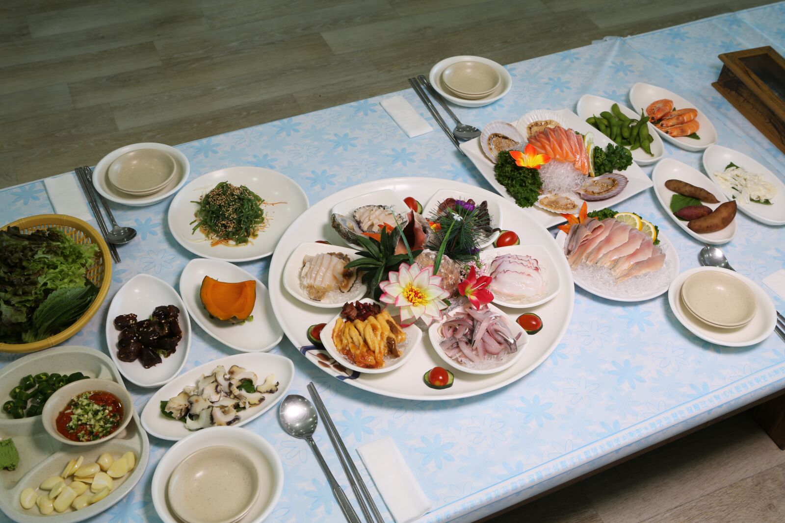 Canon EF 24-70mm F2.8L USM sample photo. Food, sashimi house, time photography