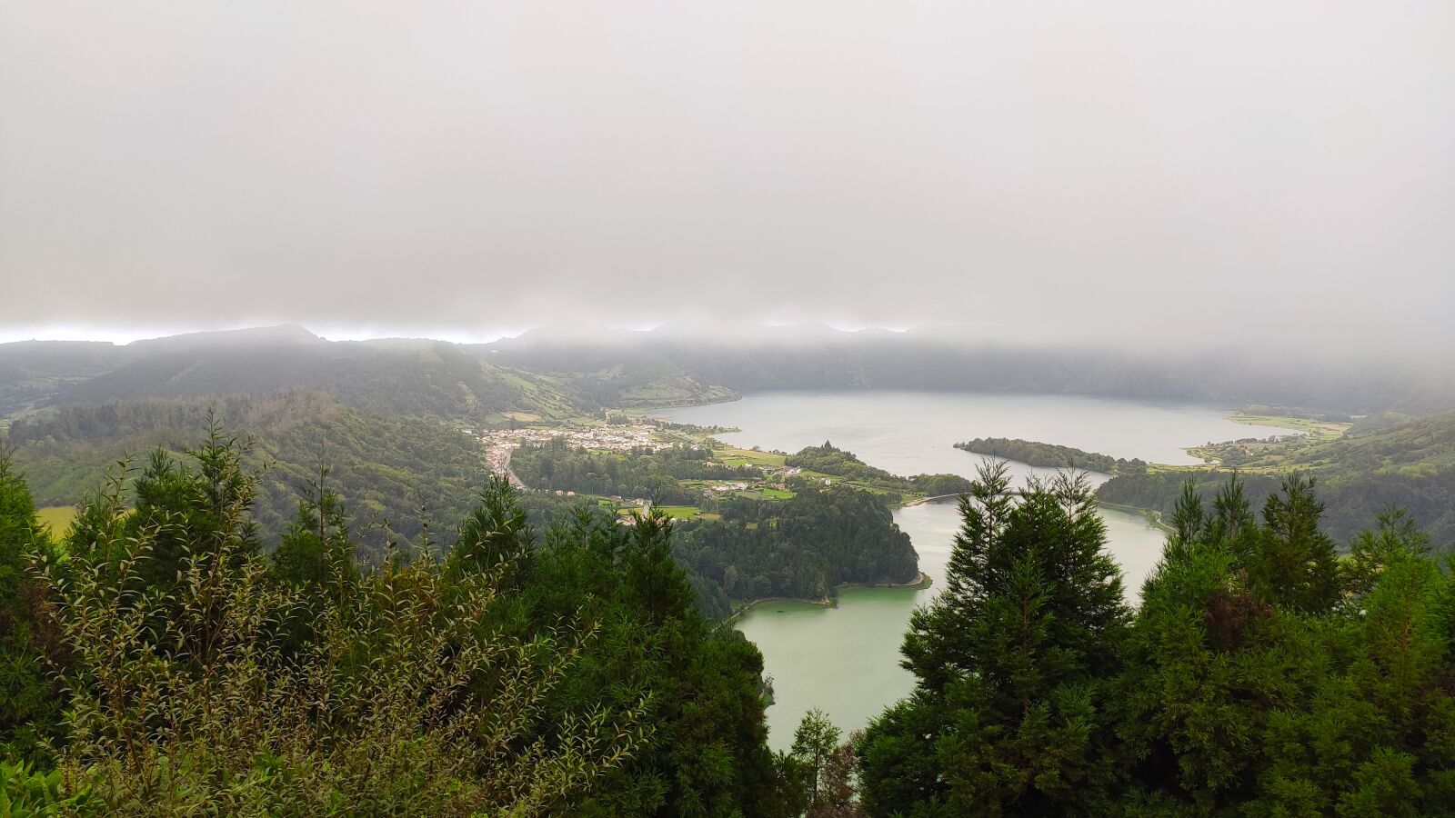 Xiaomi Mi 9T sample photo. Lake, water, fog photography