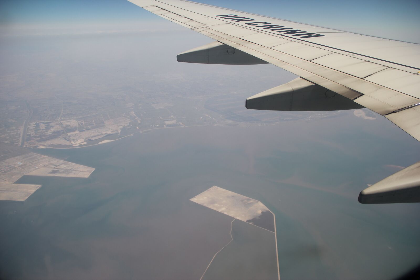 Canon EOS 550D (EOS Rebel T2i / EOS Kiss X4) sample photo. Aircraft, shooting, the window photography