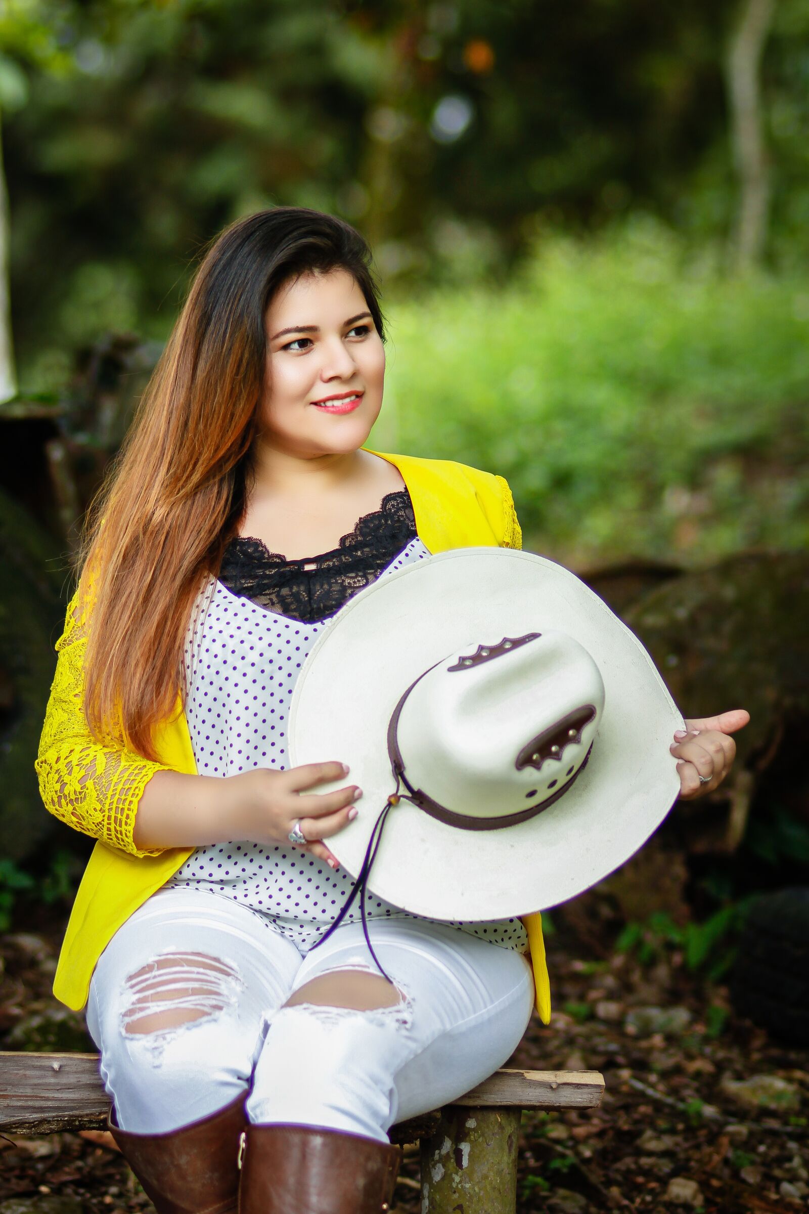 Canon YN85mm f/1.8 DCM sample photo. Ranch, women, pretty photography