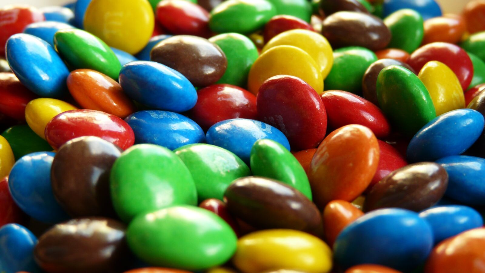 Panasonic DMC-FZ18 sample photo. Candy, m ms, colorful photography
