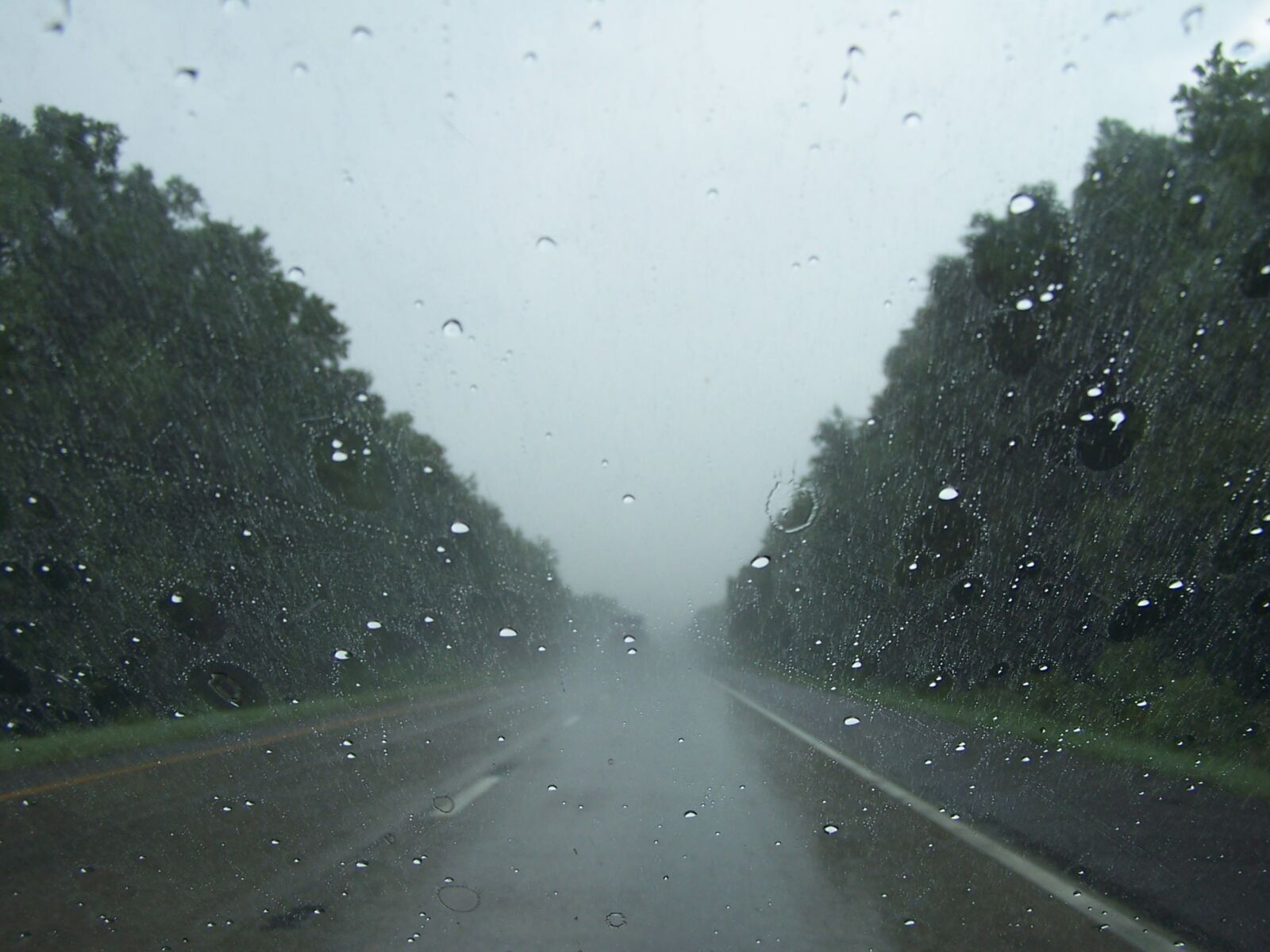 Kodak DX6490 ZOOM DIGITAL CAMERA sample photo. Rain, windshield, road photography