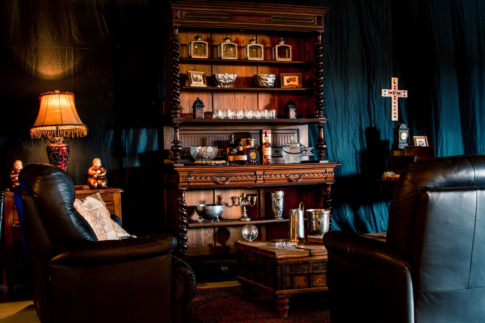 Nikon D7100 sample photo. Whiskey lounge, cuban decore photography