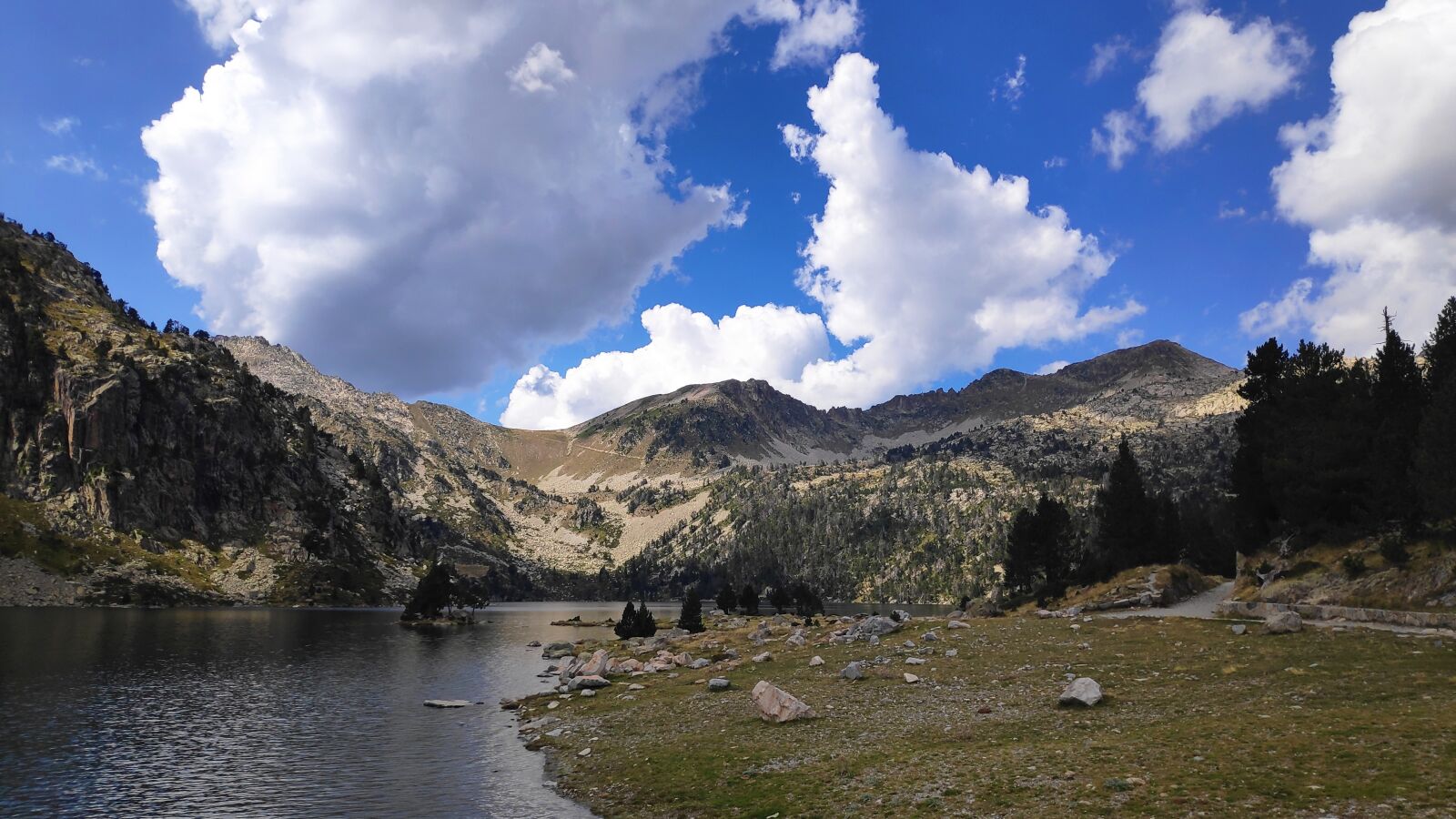 Xiaomi POCO F1 sample photo. Lake, lac, france photography