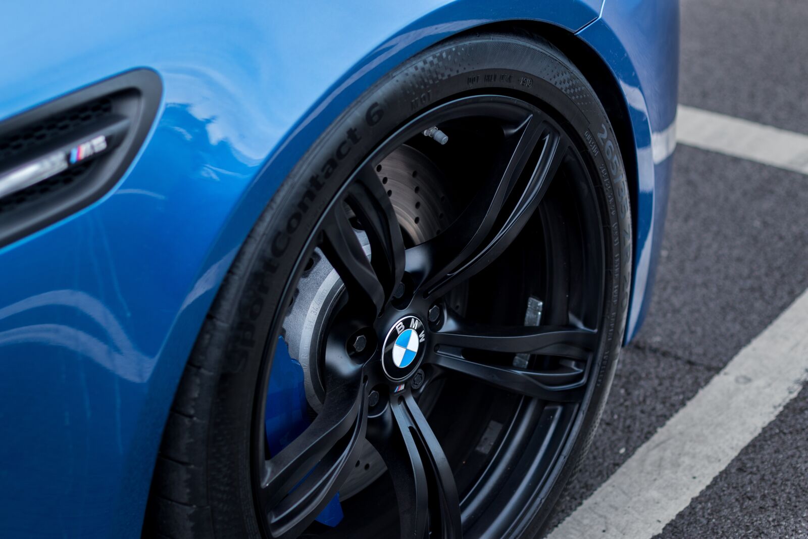 Canon EOS 70D + Canon EF 50mm F1.4 USM sample photo. Bmw m5, f10, wheel photography