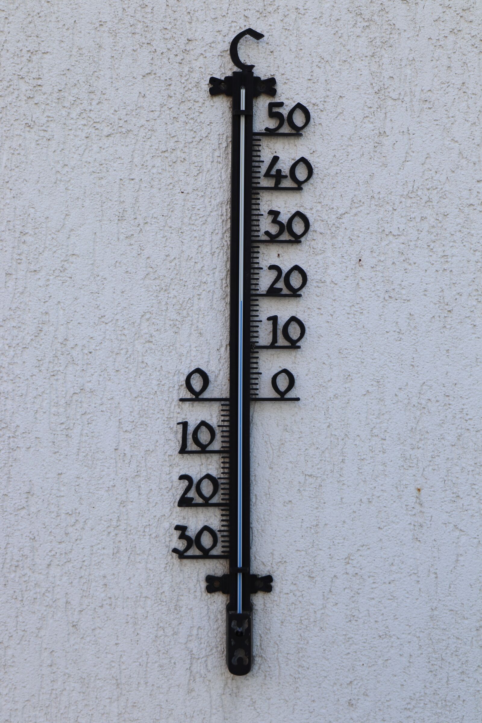 Canon EOS 800D (EOS Rebel T7i / EOS Kiss X9i) sample photo. Wall, thermometer, outdoor thermometer photography