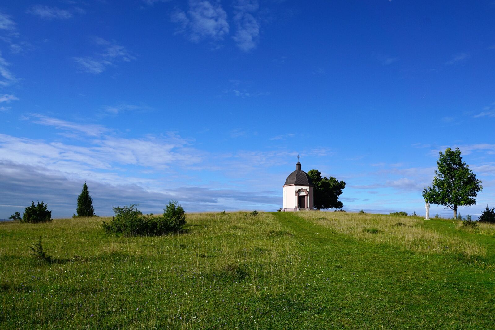 Sony ILCA-77M2 + Sony DT 16-50mm F2.8 SSM sample photo. Chapel, böttingen, summer photography