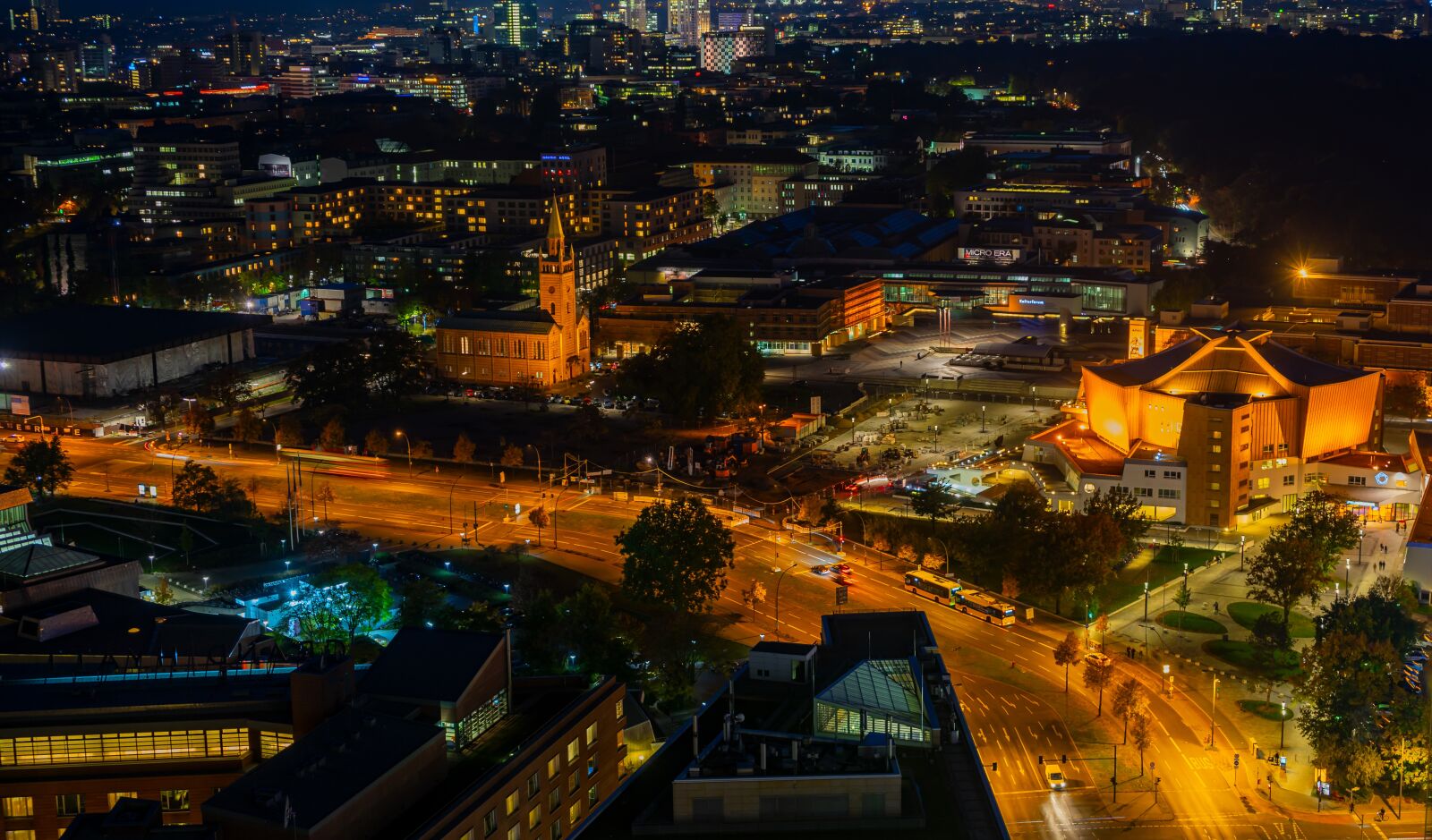 Sony a7 II + Sony FE 28-70mm F3.5-5.6 OSS sample photo. Berlin, night photograph, long photography