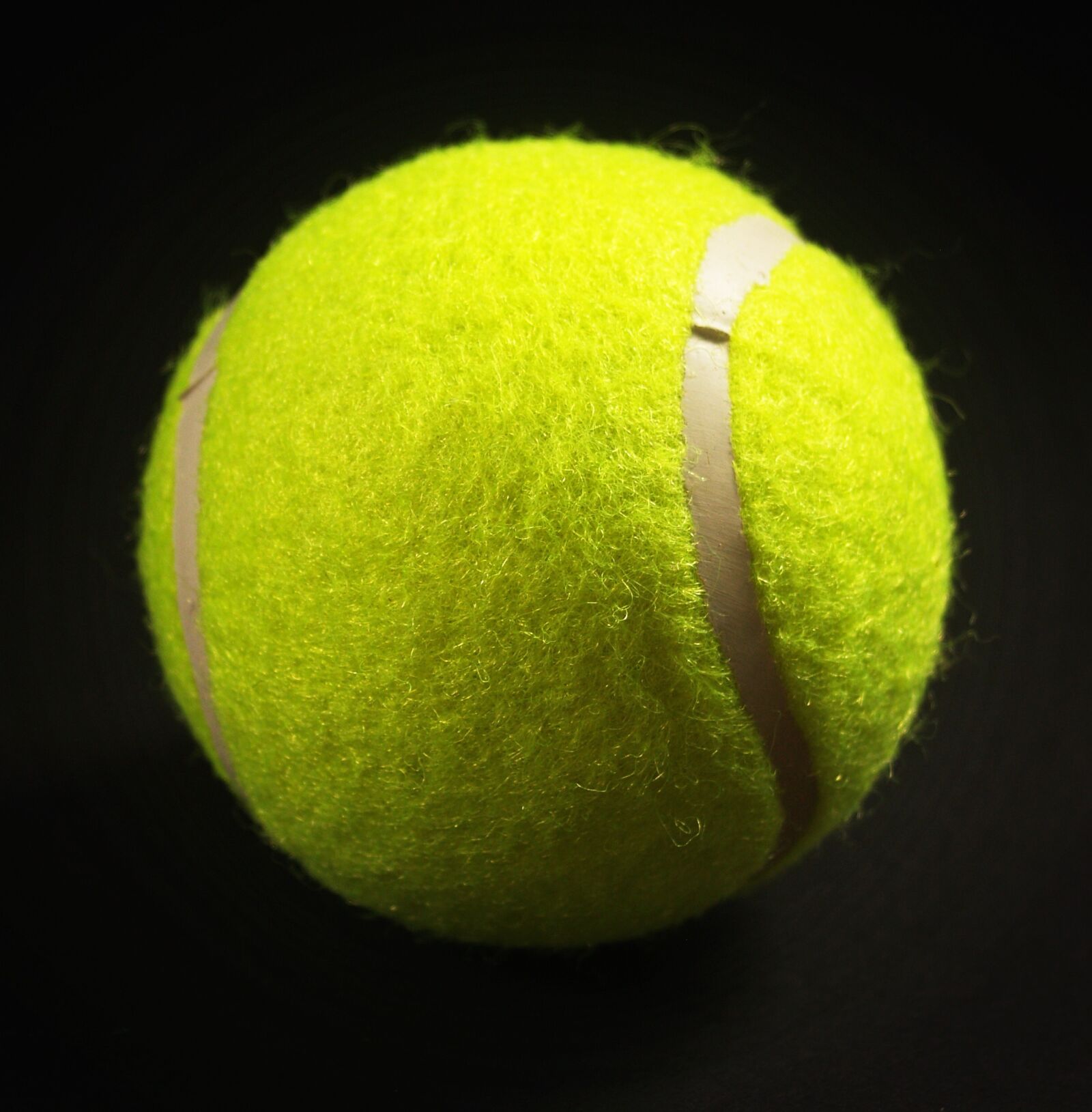 Olympus E-300 (EVOLT E-300) sample photo. Ball, racket, white photography