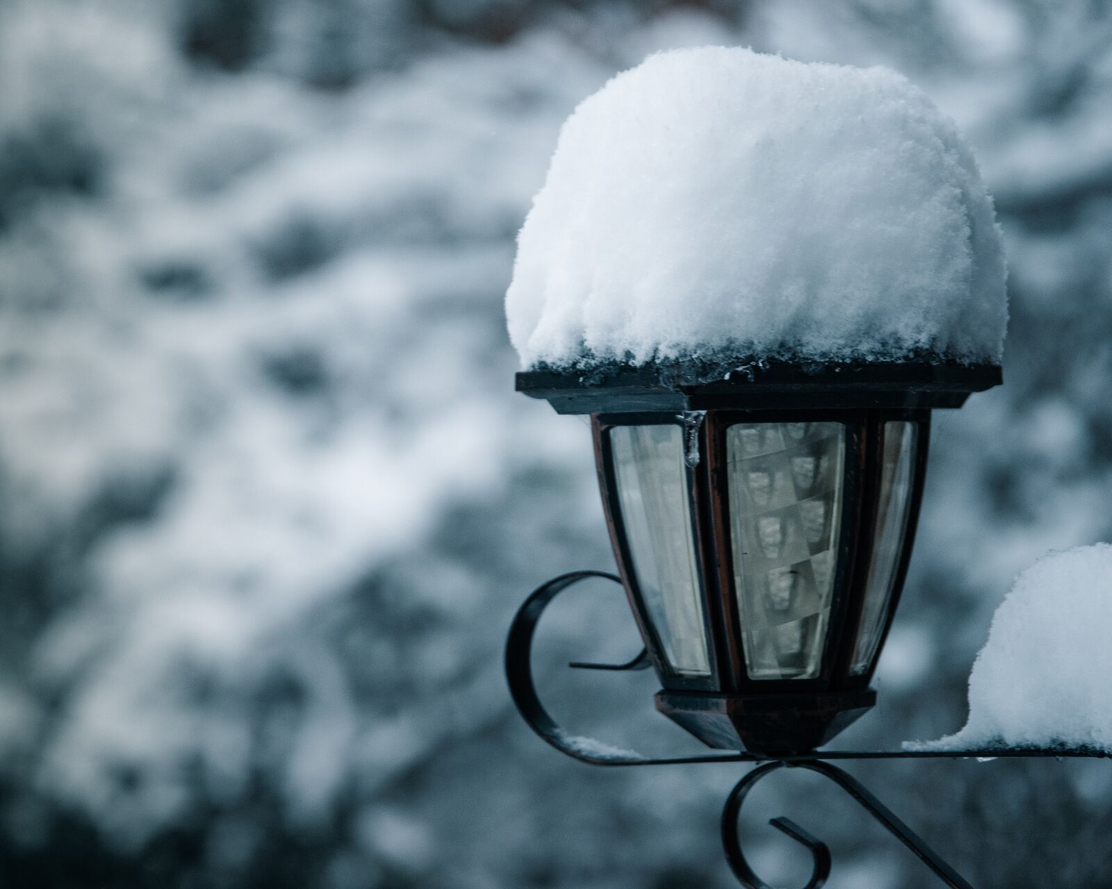 Nikon D810 sample photo. Winter, snow, light post photography