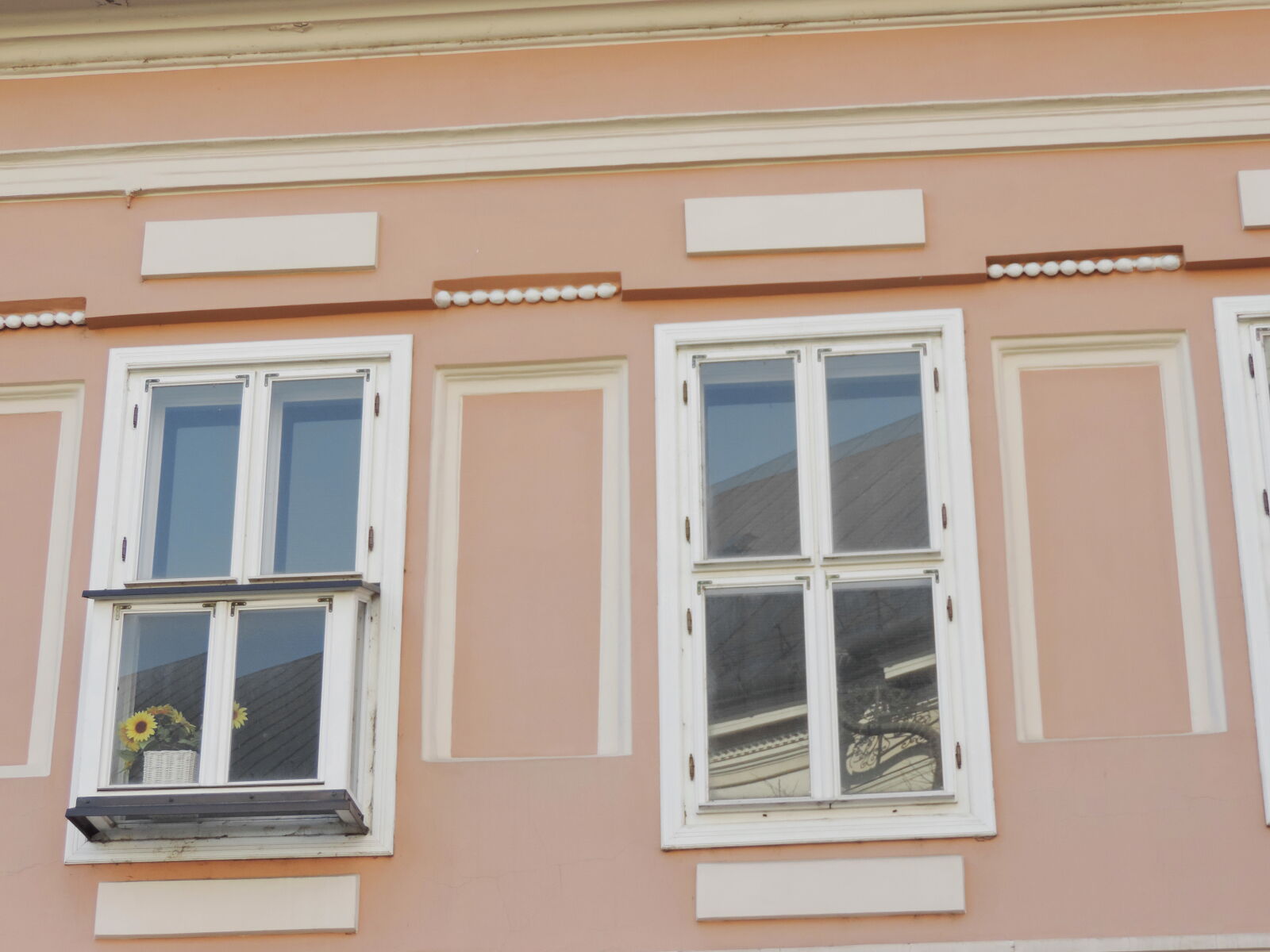 Nikon Coolpix P520 sample photo. Baroque, facade, handmade, street photography