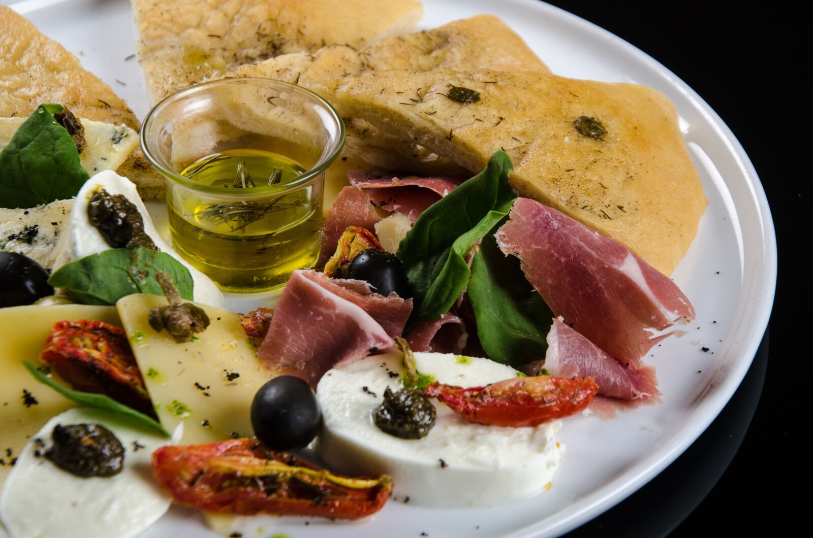 Nikon D7000 sample photo. Foccacia with olives, tasting photography
