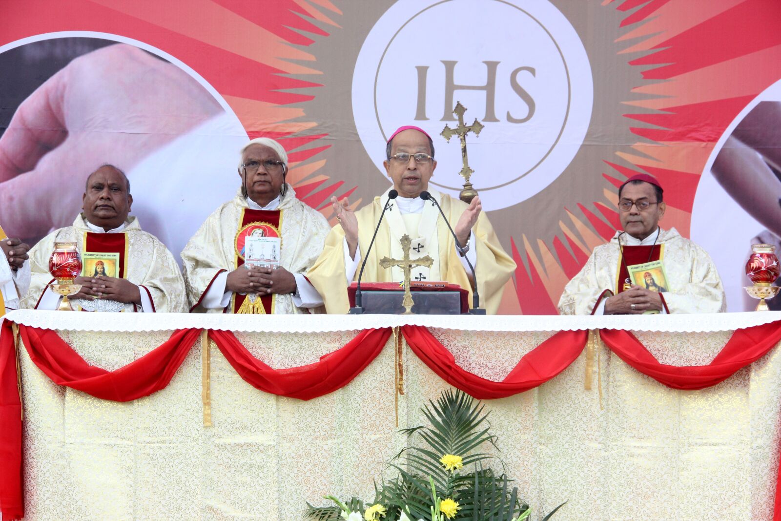 Canon EOS 550D (EOS Rebel T2i / EOS Kiss X4) sample photo. Christ the king, feast photography
