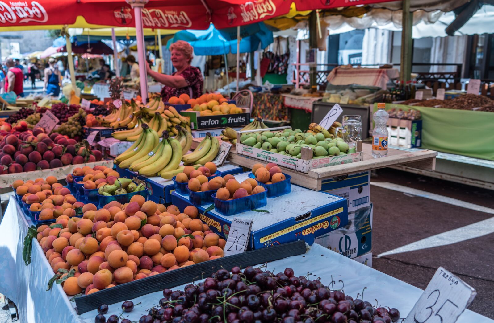 Sony a7R II + Sony FE 24-240mm F3.5-6.3 OSS sample photo. Fruit, farmers market, croatia photography