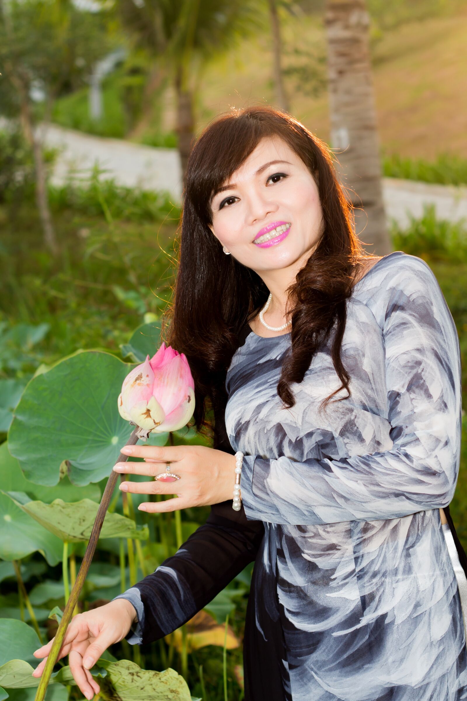 Canon EOS 700D (EOS Rebel T5i / EOS Kiss X7i) + Canon EF 50mm F1.8 II sample photo. Accessories, female, write photography